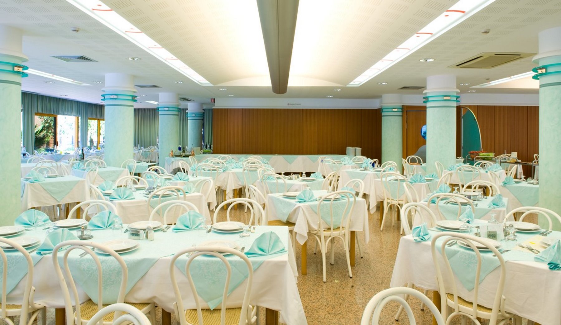 Residence Hotel Paradiso - Sala ristorante per famiglie Residence Hotel Paradiso per famiglie - Sala Ristorante