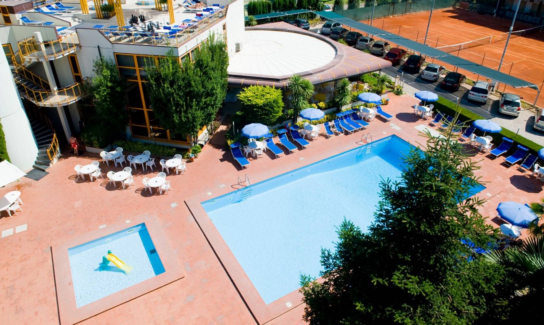 Residence Hotel Paradiso - Piscine per famiglie Residence Hotel Paradiso per famiglie - piscine esterne