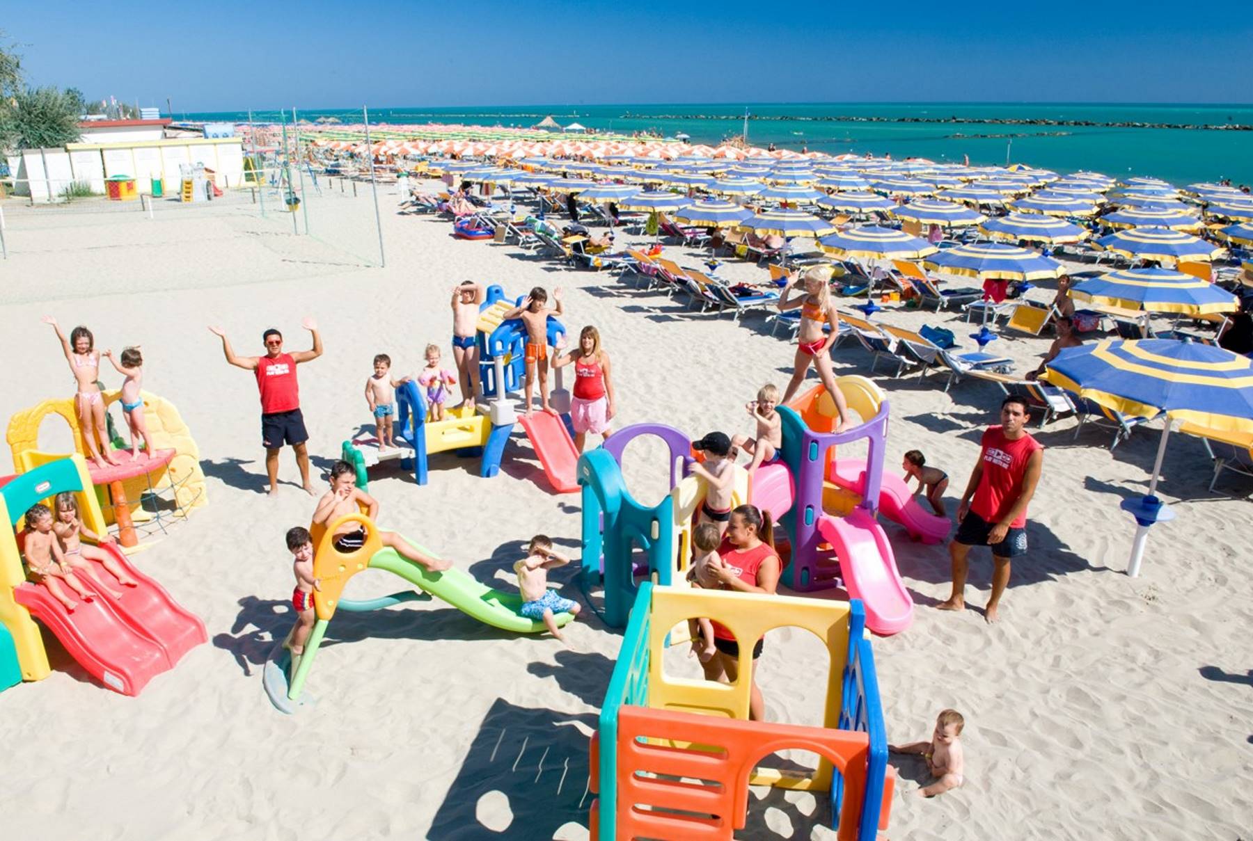 Residence Hotel Paradiso - Giochi in spiaggia per bambini Residence Hotel Paradiso - Giochi in spiaggia privata per bambini