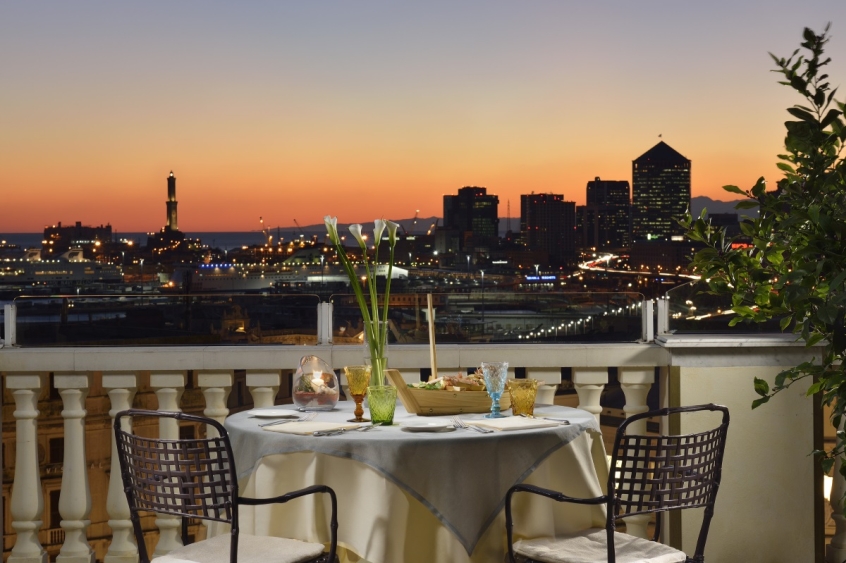 La suggestiva vista della Lanterna di Genova al Grand Hotel Savoia - Vacanze a Genova con i bambini La suggestiva vista della Lanterna di Genova al Grand Hotel Savoia - Vacanze a Genova con i bambini