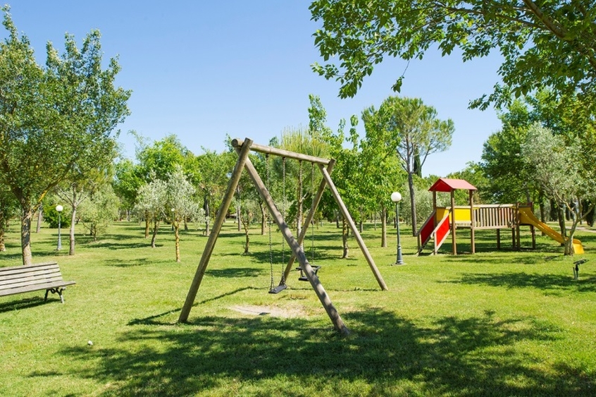 Giochi all'aperto della fattoria La Principina in Maremma Toscana - Vacanze con i bambini in Maremma Toscana Giochi all'aperto della fattoria La Principina in Maremma Toscana - Vacanze con i bambini in Maremma Toscana