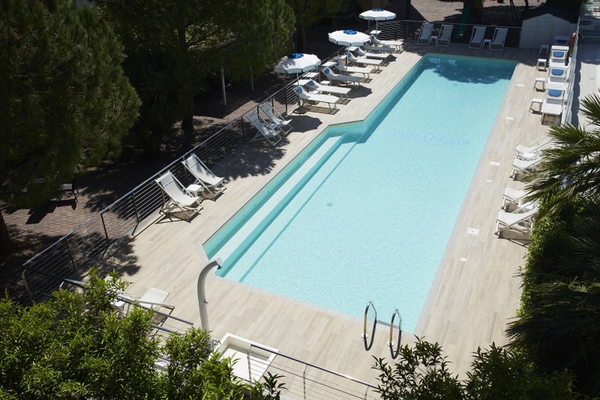 La Piscina del Residence Hermitage a Pietra Ligure - Vacanze con i bambini in Liguria La piscina del Residence Hermitage a Pietra Ligure - Vacanze con i bambini in Liguria