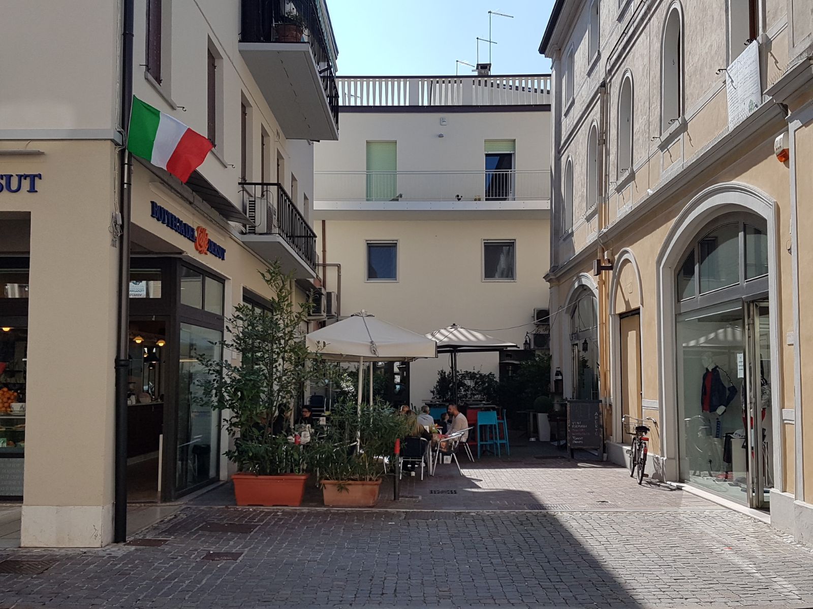Piazzetta di fronte all appartamento per famiglie numerose vicino a Venezia