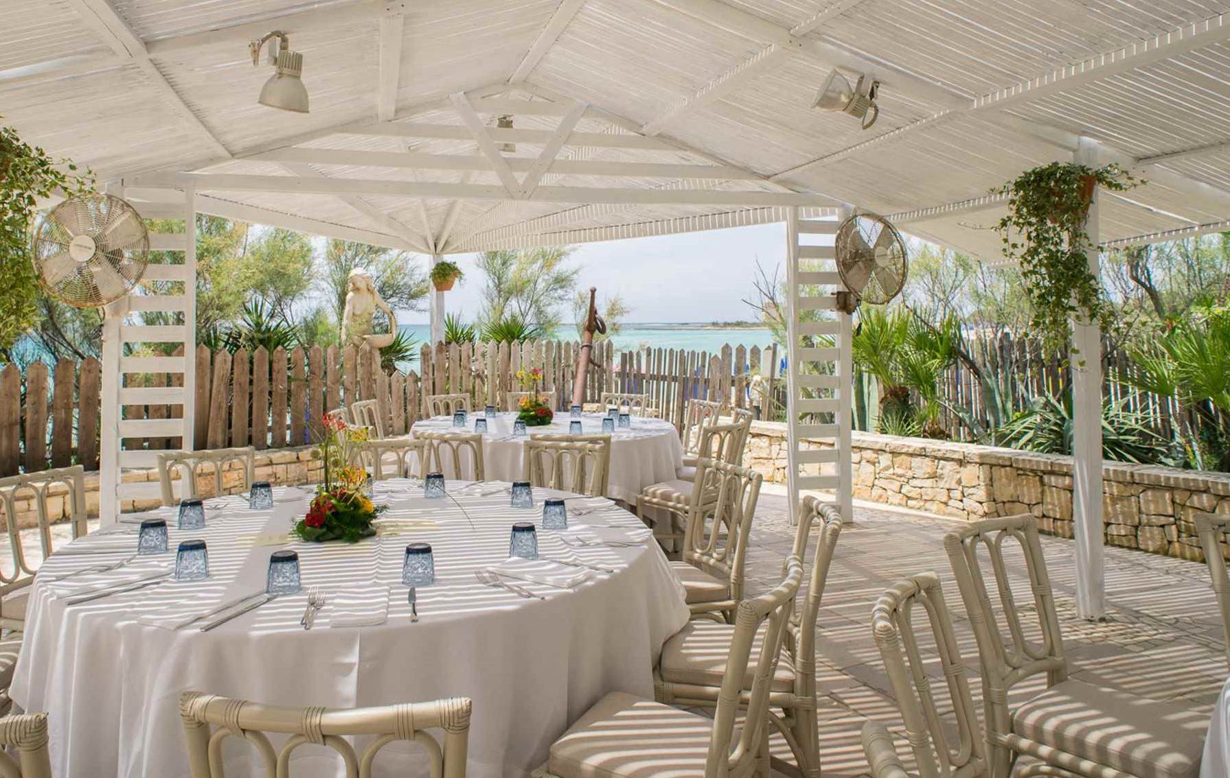 Le Dune Suite Hotel per famiglie - Ristorante con gazebo per famiglie Le Dune Suite Hotel - Le Dune Suite Hotel - Ristorante sulla spiaggia