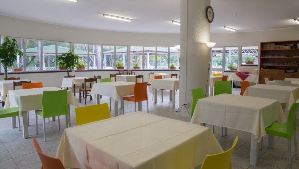 Ristorante pizzeria per famiglie - Camping Toscana Bella Camping Toscana Bella - Sala ristorante per famiglie