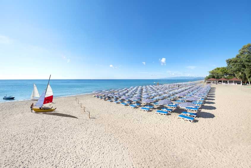 La spiaggia del Voi Floriana Resort a Simeri Chirchi Calabria per bambini
